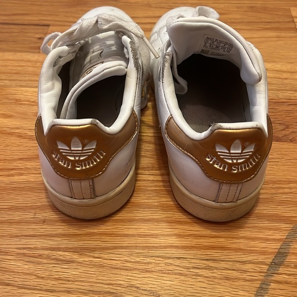 A bit scuffed yet still completely stylish. - Picture 3 of 5